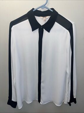 Decree Black and White Contrast Button-Down Blouse